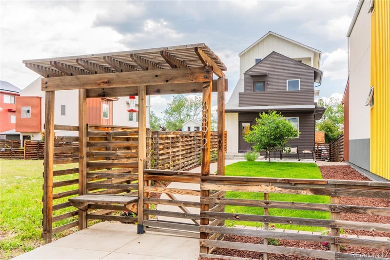 6892 Juniper Ct, Arvada, CO 80007