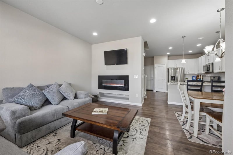522 E Dry Creek Pl, Littleton, CO 80122