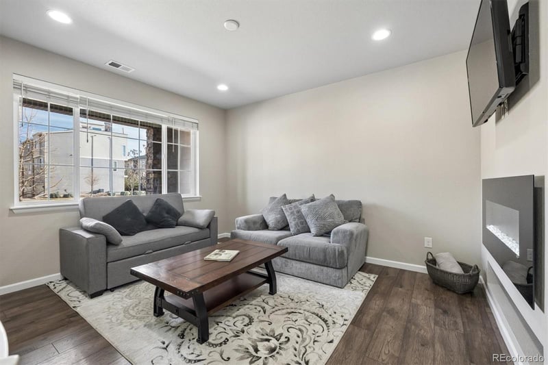 522 E Dry Creek Pl, Littleton, CO 80122