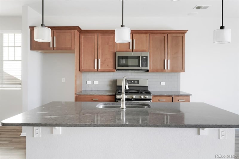 10526 Akron St, Commerce City, CO 80640