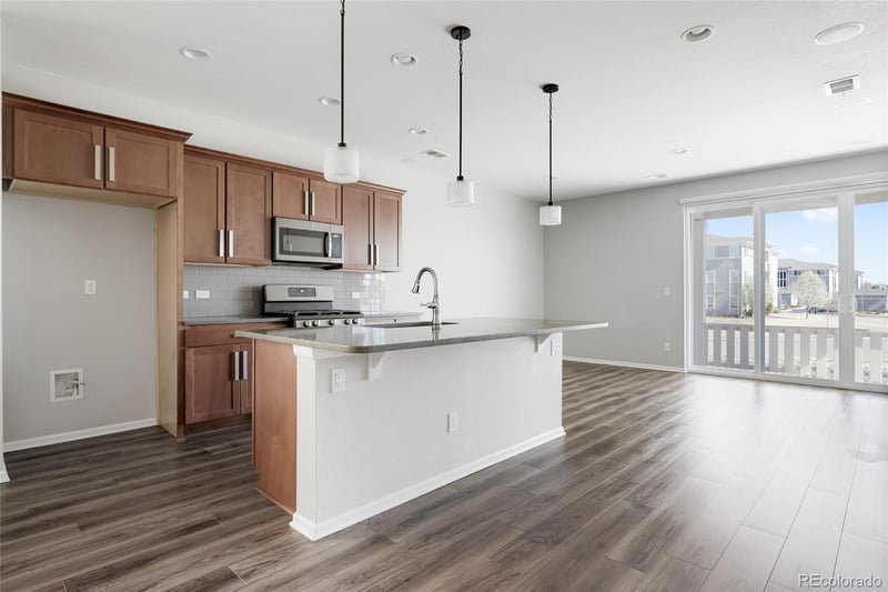 10526 Akron St, Commerce City, CO 80640