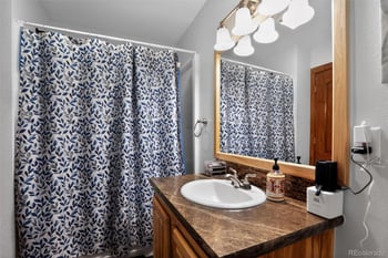 10 Salmon Loop, Gypsum, CO 81637