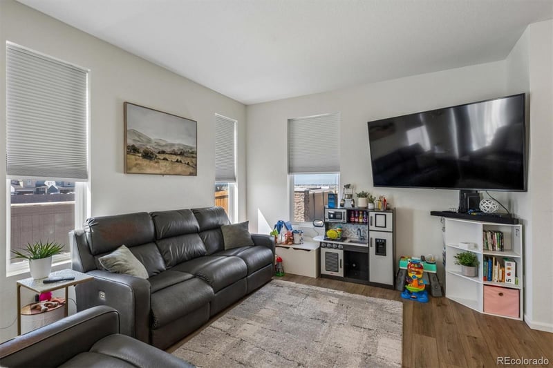 608 Bersshine Ct, Watkins, CO 80137