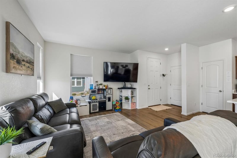 608 Bersshine Ct, Watkins, CO 80137