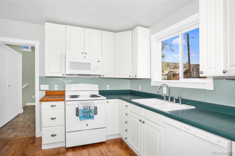 421 Stickney Ave, Lyons, CO 80540