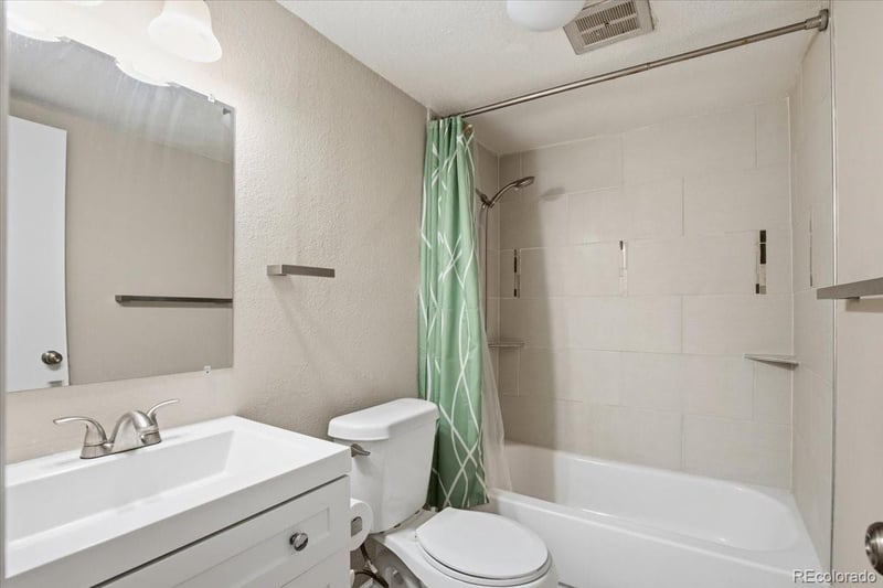 800 W Belleview Ave #101, Englewood, CO 80110