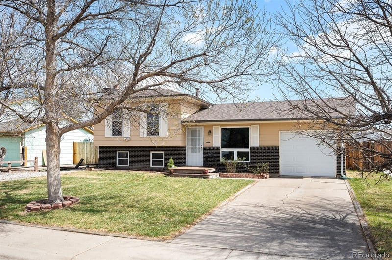 1052 Lewiston St, Aurora, CO 80011