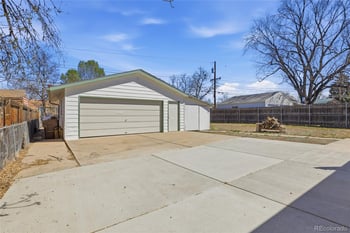 800 Vaughn St, Aurora, CO 80011