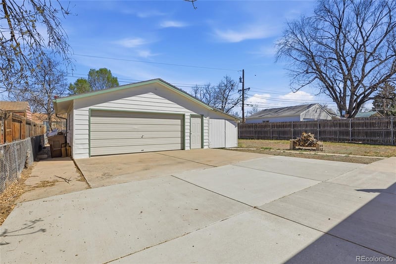 800 Vaughn St, Aurora, CO 80011