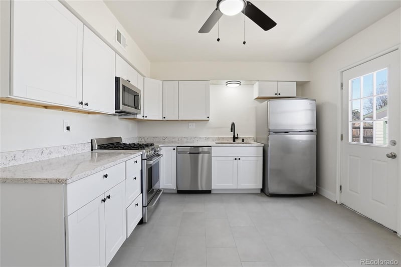 800 Vaughn St, Aurora, CO 80011