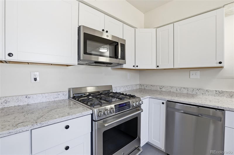 800 Vaughn St, Aurora, CO 80011