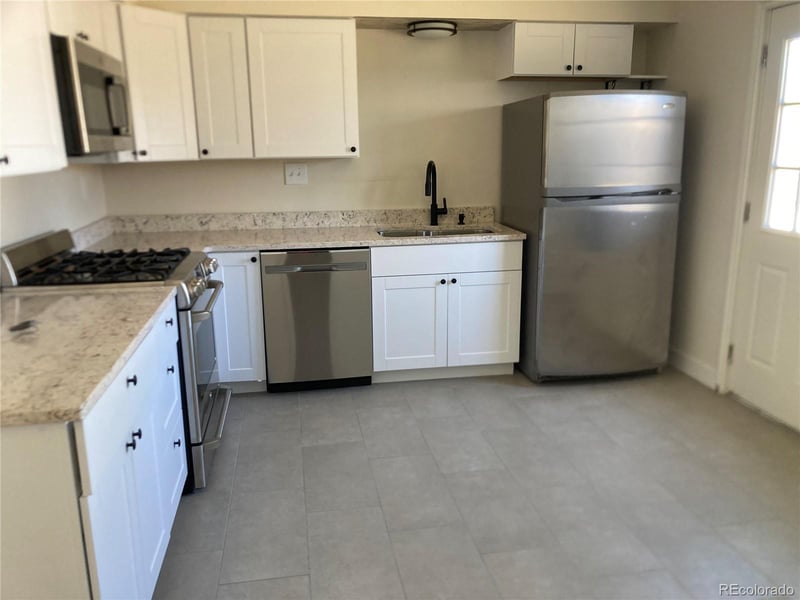 800 Vaughn St, Aurora, CO 80011