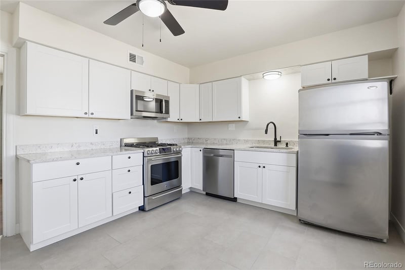 800 Vaughn St, Aurora, CO 80011