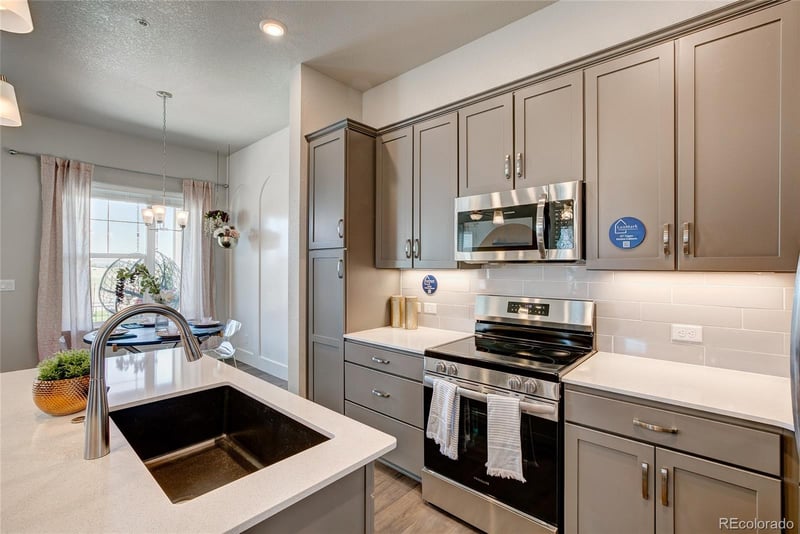 420 High Point Dr #104, Longmont, CO 80504