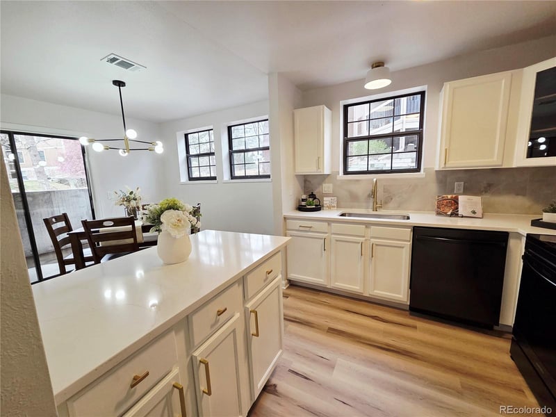 10950 Florida Ave #304, Lakewood, CO 80232