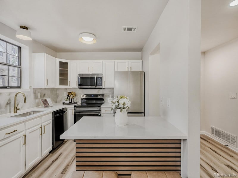 10950 W Florida Ave #304, Lakewood, CO 80232