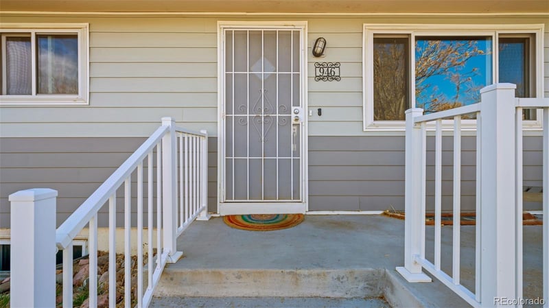 946 Hutchinson Dr, Colorado Springs, CO 80910