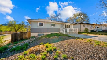 946 Hutchinson Dr, Colorado Springs, CO 80910