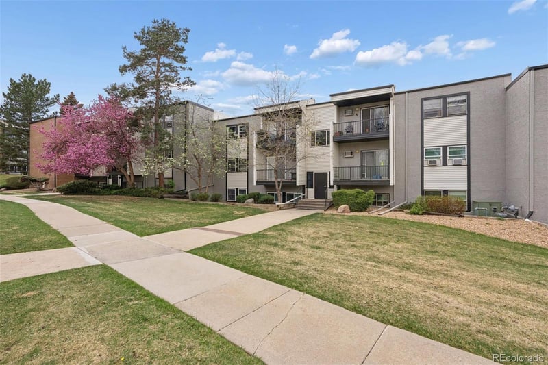 1300 Golden Cir #104, Golden, CO 80401