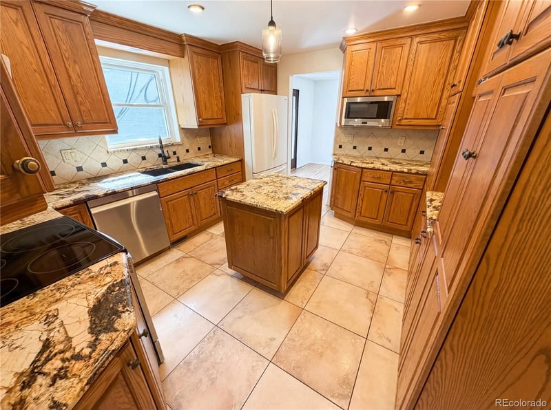 1760 Oneida St, Denver, CO 80224