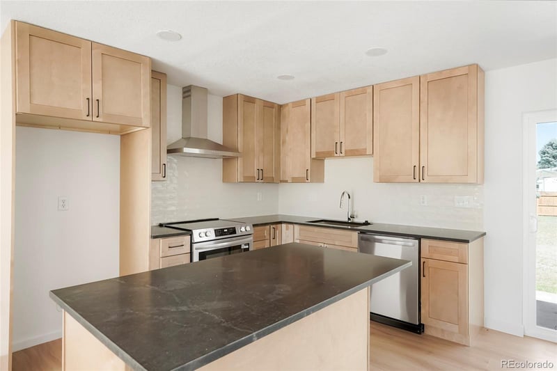 9457 Hamilton Dr, Lakewood, CO 80227