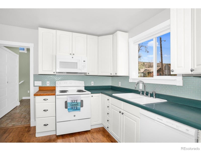 421 Stickney Ave, Lyons, CO 80540