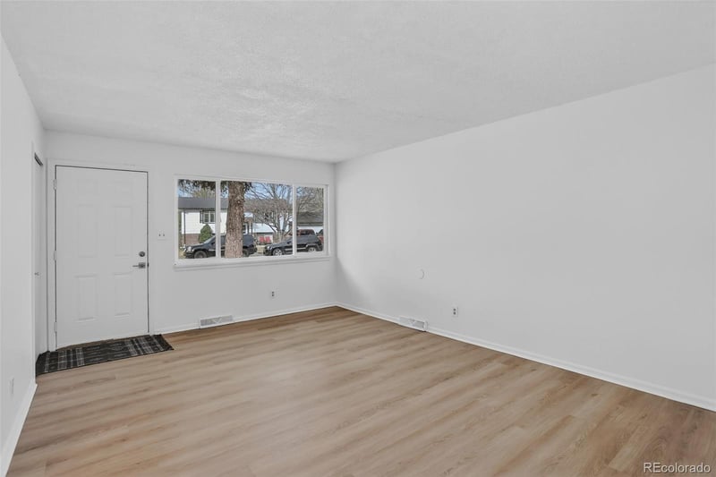 1820 Meadow Ln, Longmont, CO 80501