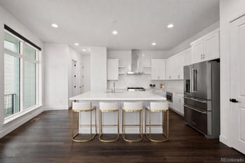 21416 61st Dr, Aurora, CO 80019