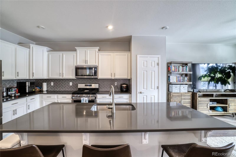 15909 Otero Ave, Englewood, CO 80112