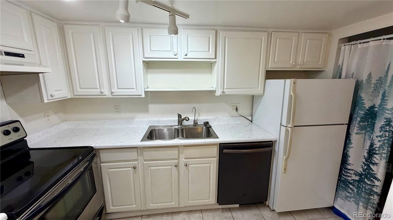 9725 Harvard Ave #411, Denver, CO 80231