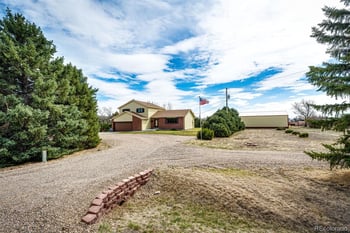 55004 Bison Dr, Strasburg, CO 80136