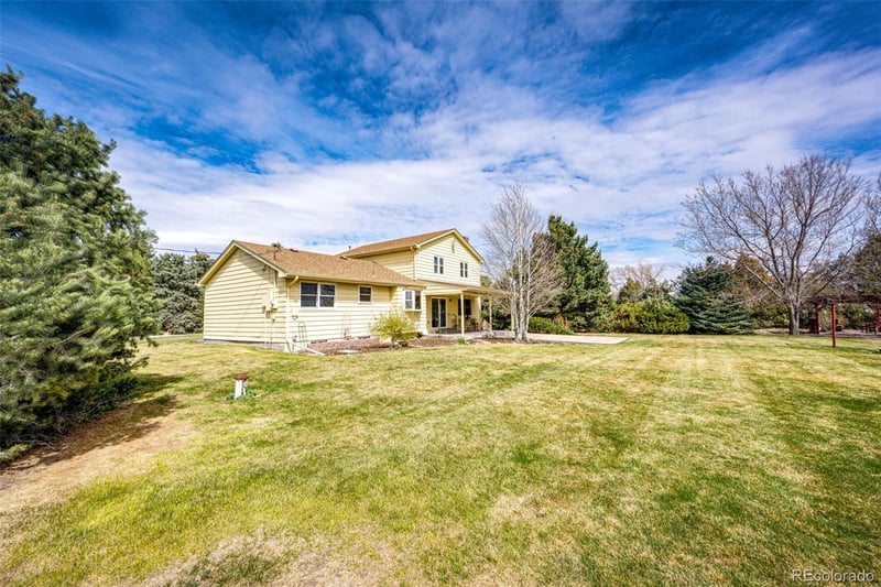 55004 E Bison Dr, Strasburg, CO 80136