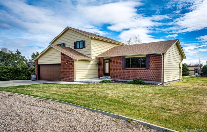 55004 E Bison Dr, Strasburg, CO 80136