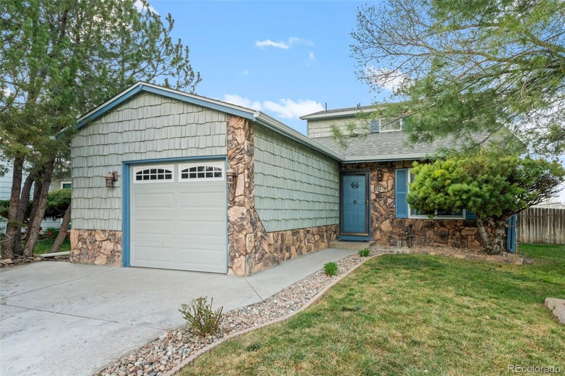 17551 Temple Dr, Aurora, CO 80015