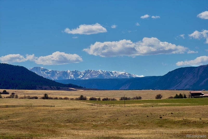 12720 Mesa View Rd, Larkspur, CO 80118