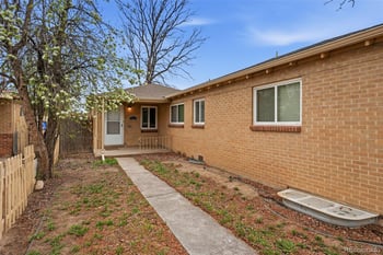 1717 Clinton St, Aurora, CO 80010