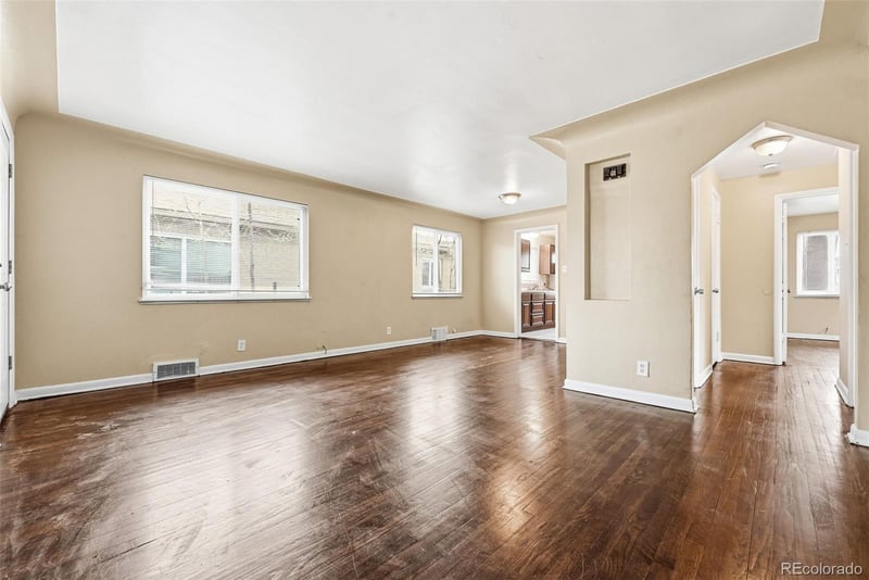 1717 Clinton St, Aurora, CO 80010