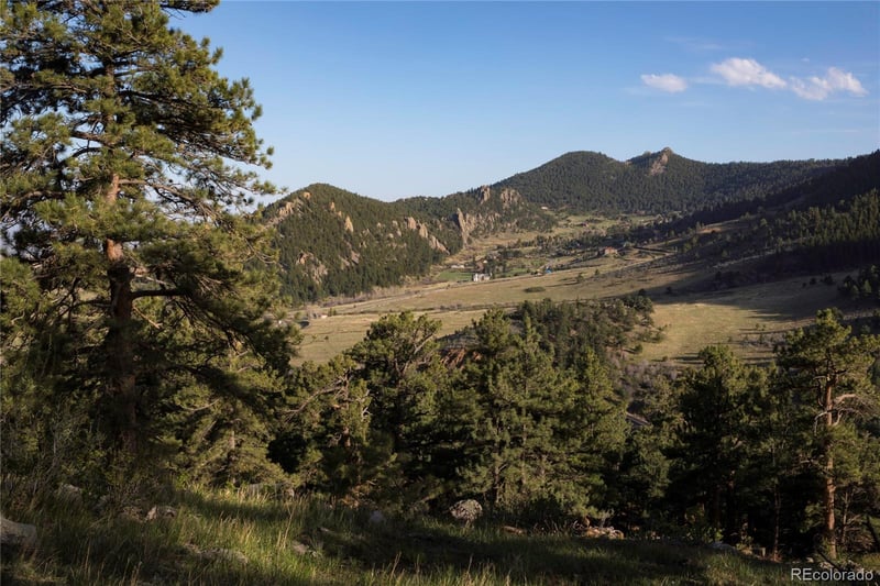 28 Moffat Rd, Arvada, CO 80403