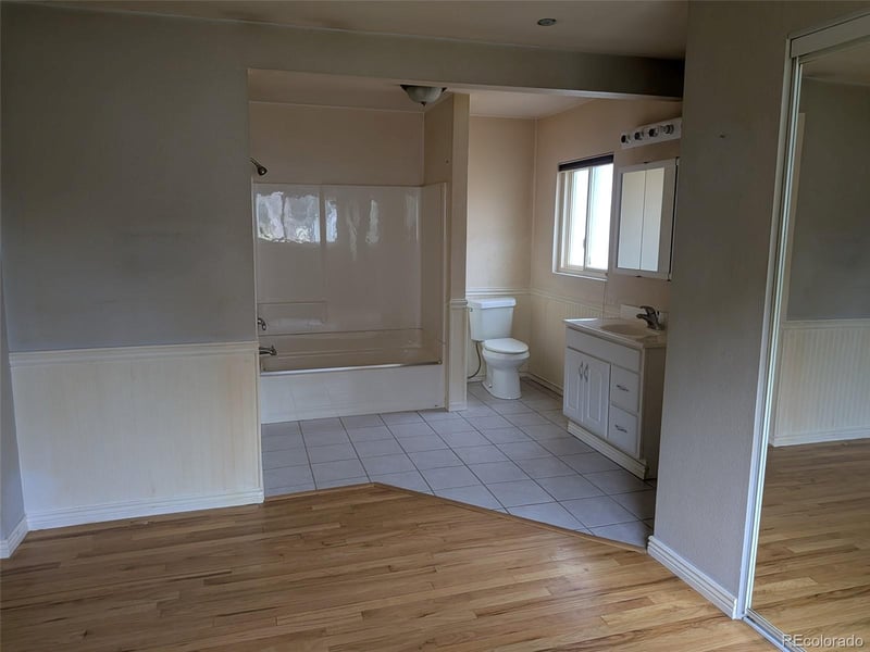 8225 19th Ave, Lakewood, CO 80214