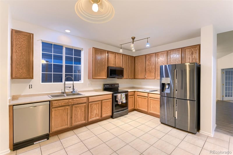 7372 Mobile St, Aurora, CO 80016