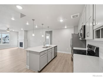 265 High Point Dr #207, Longmont, CO 80504