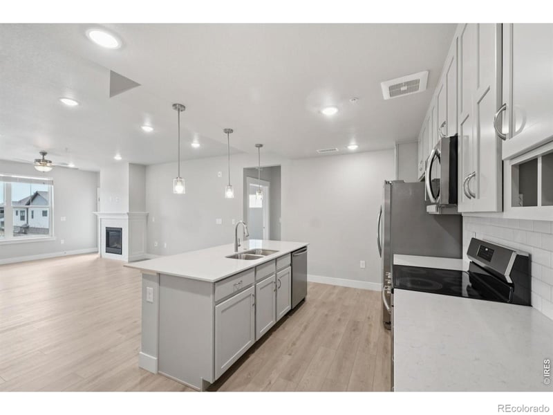 265 High Point Dr #207, Longmont, CO 80504