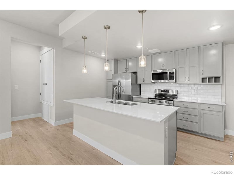 265 High Point Dr #207, Longmont, CO 80504