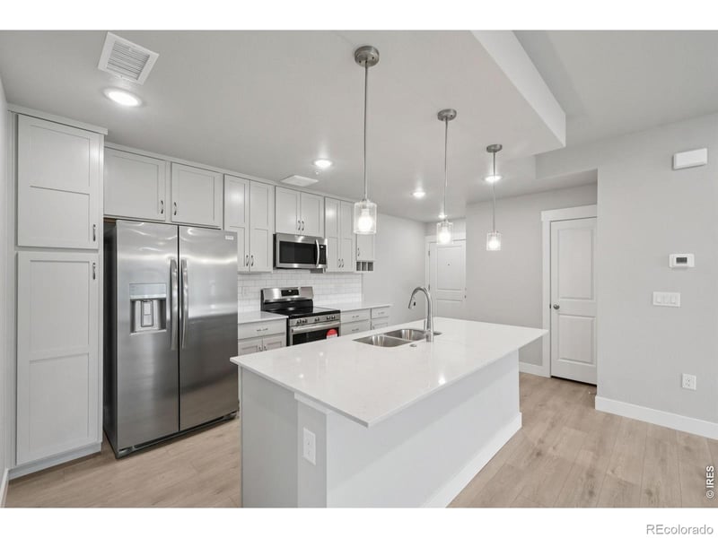 265 High Point Dr #207, Longmont, CO 80504