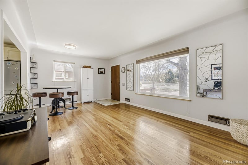 2568 S Zurich Ct, Denver, CO 80219