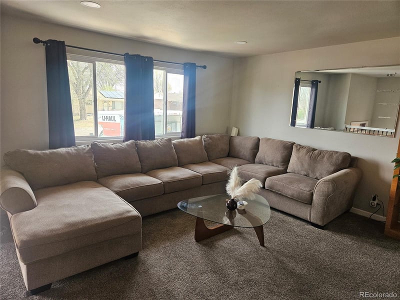 2111 Vinewood Ln, Pueblo, CO 81005