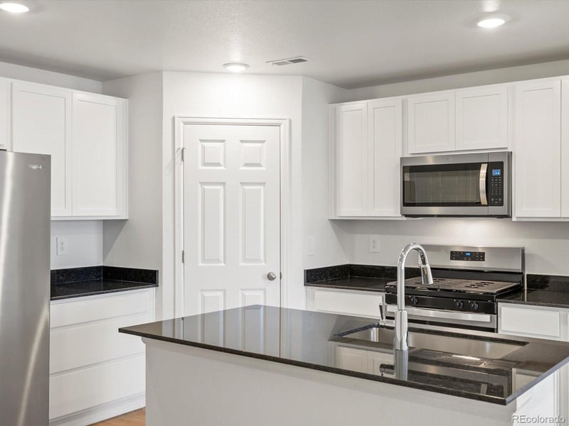 21239 65th Dr, Aurora, CO 80019