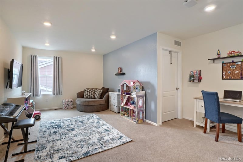 26327 3rd Ave, Aurora, CO 80018