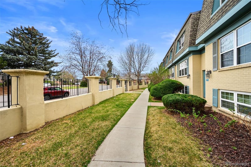3480 S Akron St #8, Denver, CO 80231