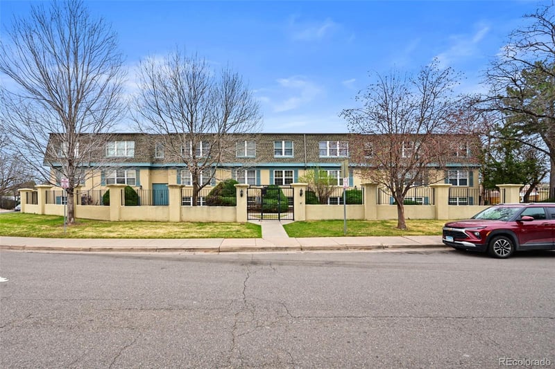 3480 S Akron St #8, Denver, CO 80231